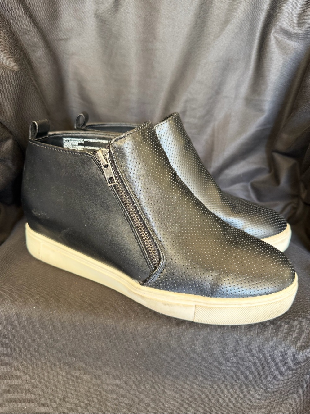 Time and Tru Women Black Slip-On Perforated Leather Sneakers Size 9.5